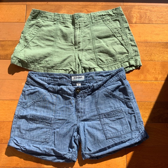 2 Pairs of WOMEN Shorts Size 10 GAP & OLD NAVY - Picture 3 of 5